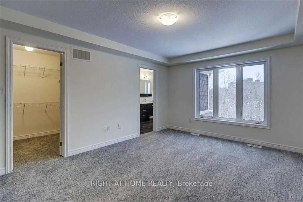 42 Pelican Lane, Hamilton, ON L8K 0A4