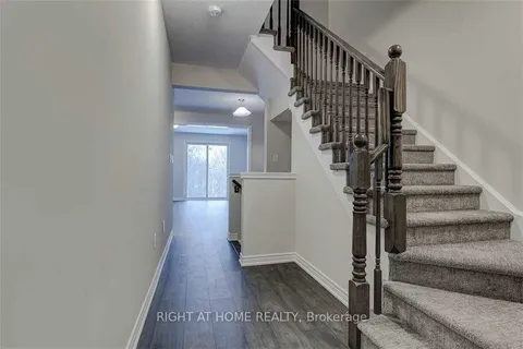 42 Pelican Lane, Hamilton, ON L8K 0A4