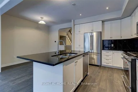 42 Pelican Lane, Hamilton, ON L8K 0A4