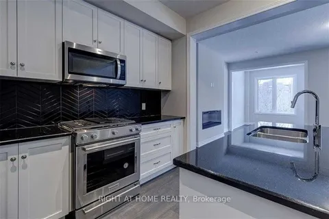 42 Pelican Lane, Hamilton, ON L8K 0A4