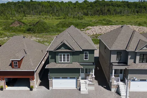 32 Hillcroft Way, Kawartha Lakes, ON K0M 1A0