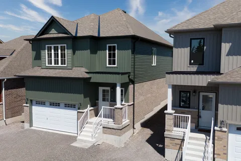 32 Hillcroft Way, Kawartha Lakes, ON K0M 1A0