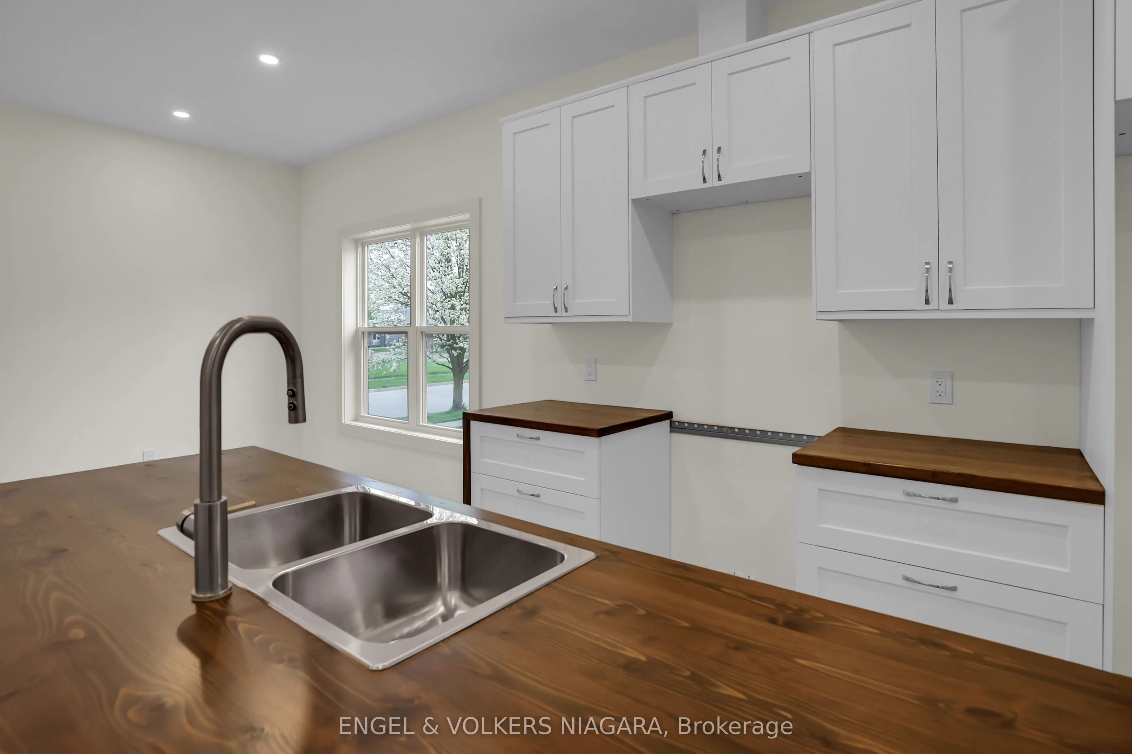 154 Roosevelt Avenue, ON L3B 2G7