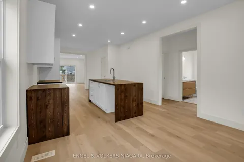 154 Roosevelt Avenue, ON L3B 2G7