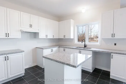 132 PALACE Street, ON L2V 3P4