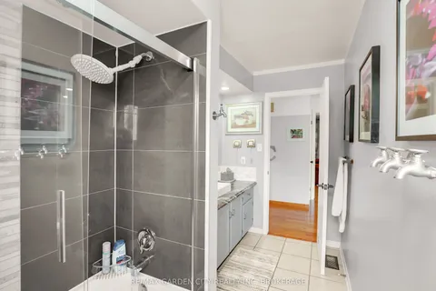 8 Lampman Crescent, Thorold, ON L2V 4K7