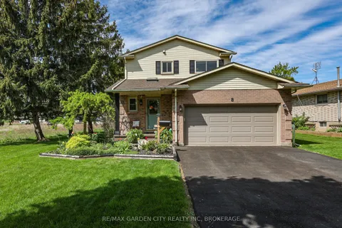 8 Lampman Crescent, Thorold, ON L2V 4K7