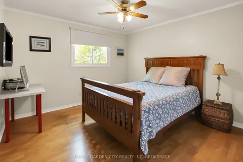 8 Lampman Crescent, Thorold, ON L2V 4K7