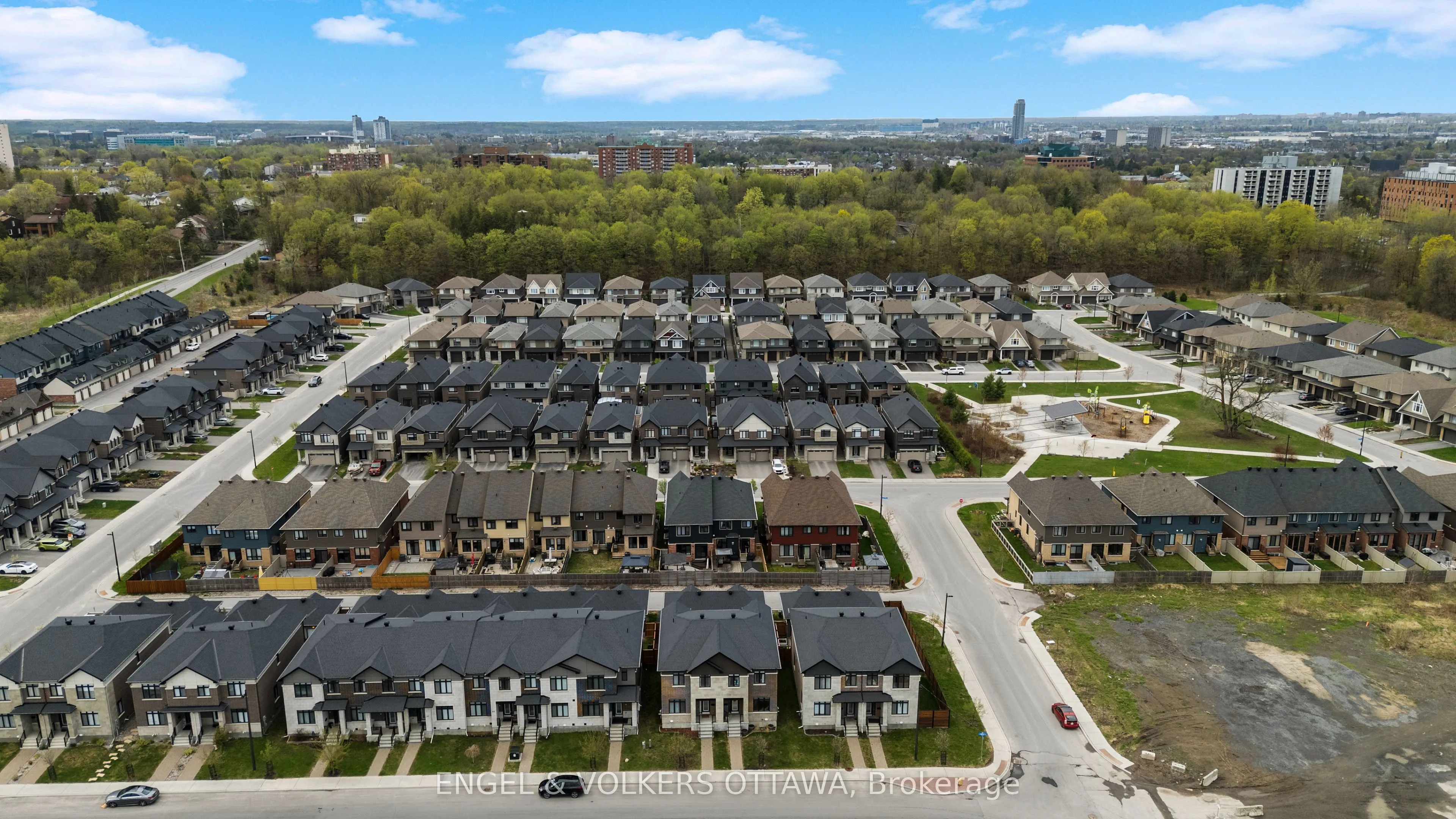 606 Mikinak Road, ON K1K 3X7