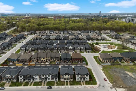 606 Mikinak Road, ON K1K 3X7