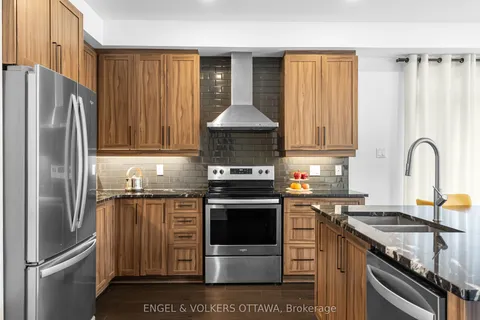 606 Mikinak Road, ON K1K 3X7