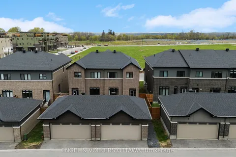 606 Mikinak Road, ON K1K 3X7