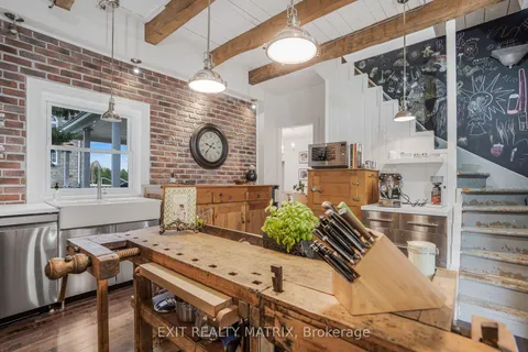 729 County Rd 18 Road, ON K0B 1M0