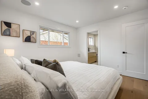953 Fairlawn Avenue, ON K2A 3S7