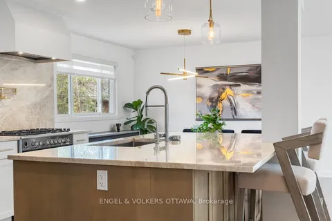 953 Fairlawn Avenue, ON K2A 3S7