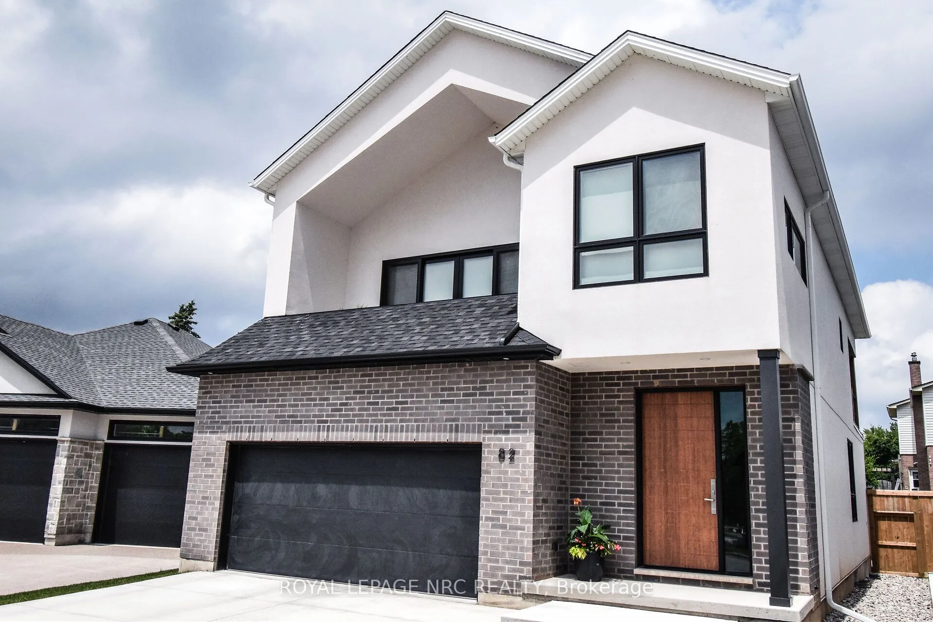 82 IVY Crescent, ON L2V 0J9