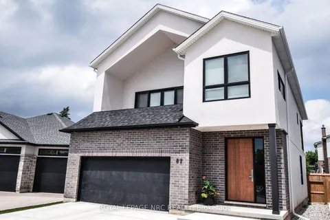 82 IVY Crescent, ON L2V 0J9