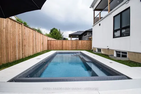 82 IVY Crescent, ON L2V 0J9