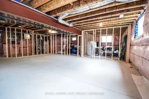 82 IVY Crescent, ON L2V 0J9
