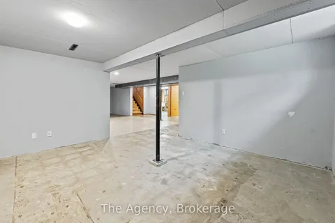 17 Victor Boulevard, ON L2T 2B4