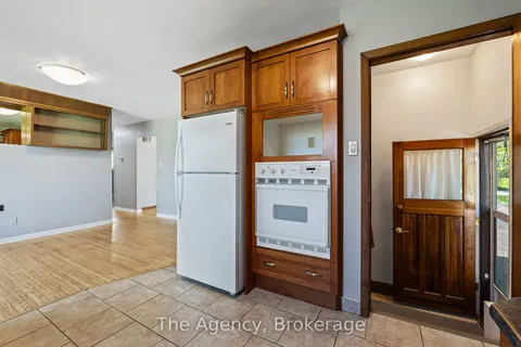 17 Victor Boulevard, ON L2T 2B4