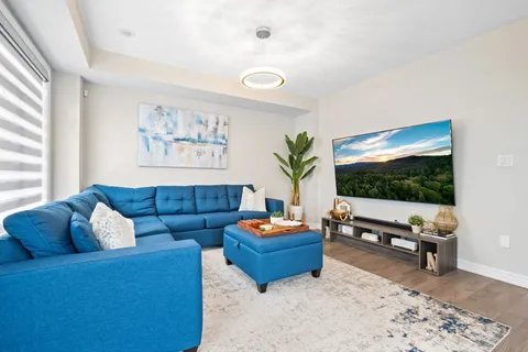 27 Canoe Lane, ON L8K 0A3