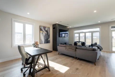 1600 Medway Park Drive, ON N6G 3W1