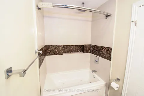 4974 WINDGATE Drive, Niagara Falls, ON L2H 2Z7
