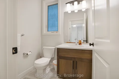 32 Sutherland Crescent, ON N5C 0E3