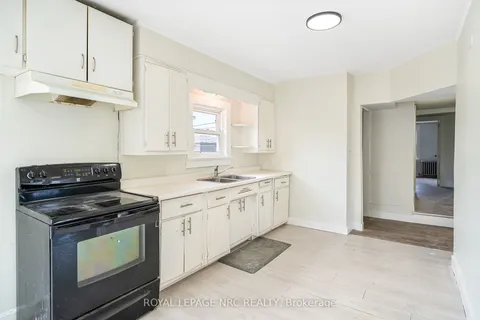 396 Main Street, ON L3K 3W1