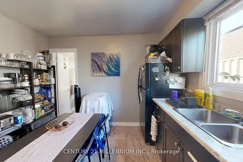 184 Simcoe Street, ON N6B 1H9