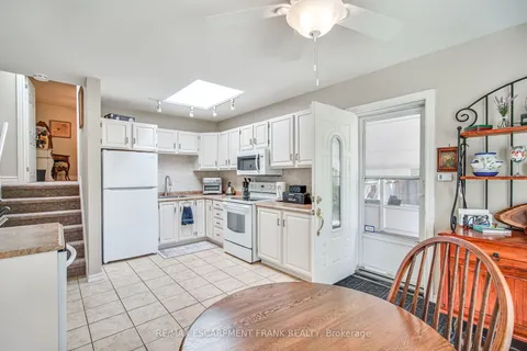 129 ONEIDA Boulevard, ON L9G 3C7