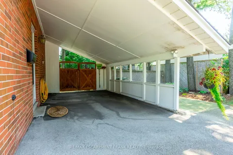 129 ONEIDA Boulevard, ON L9G 3C7