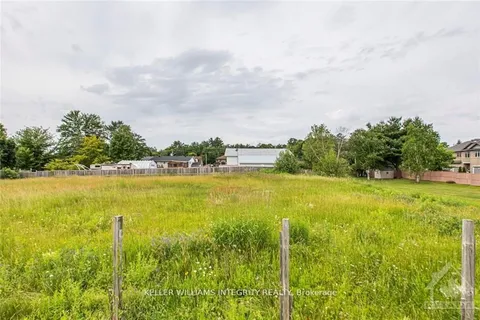 877 CONTOUR Street, ON K1W 1G2