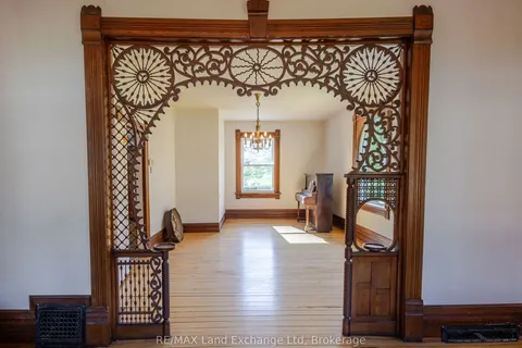 484 Queen Street, ON N0M 1H0