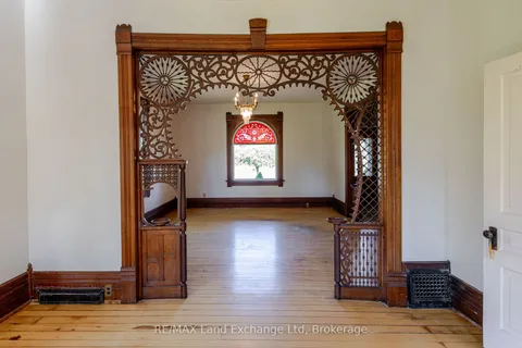 484 Queen Street, ON N0M 1H0