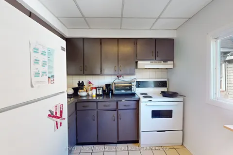 271-273 Rideau Street, ON K7K 3A7