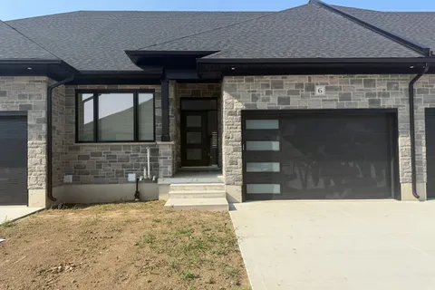 32 Postma Crescent, ON N0M 1A0