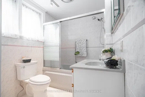 400 Centre Street, ON K8A 1J5