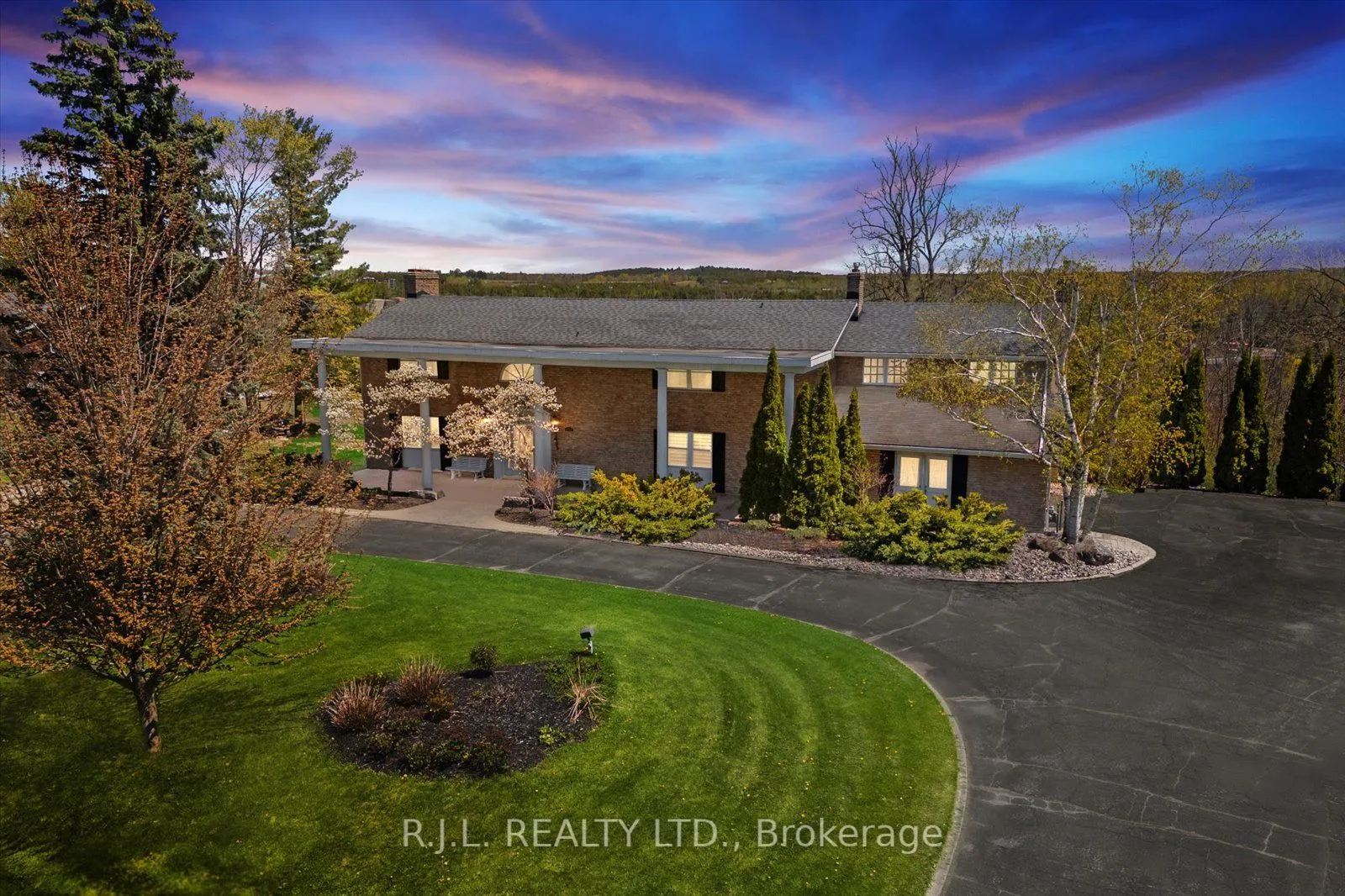 1562 Champlain Drive, ON K9L 1N6