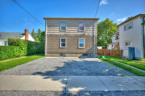 175 Pleasant Avenue, ON L2R 1Y6