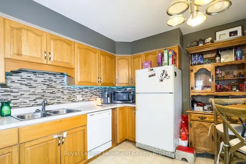 49 Wellington Street, ON N0M 1S2
