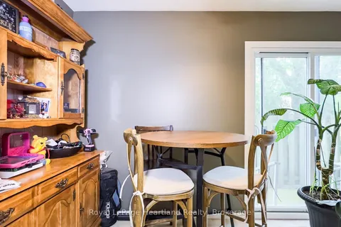 49 Wellington Street, ON N0M 1S2