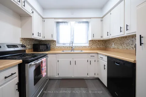 70 Oak Street, ON N3T 2B1