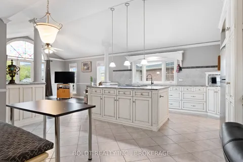39 Bellevue Court, ON L3C 7M1
