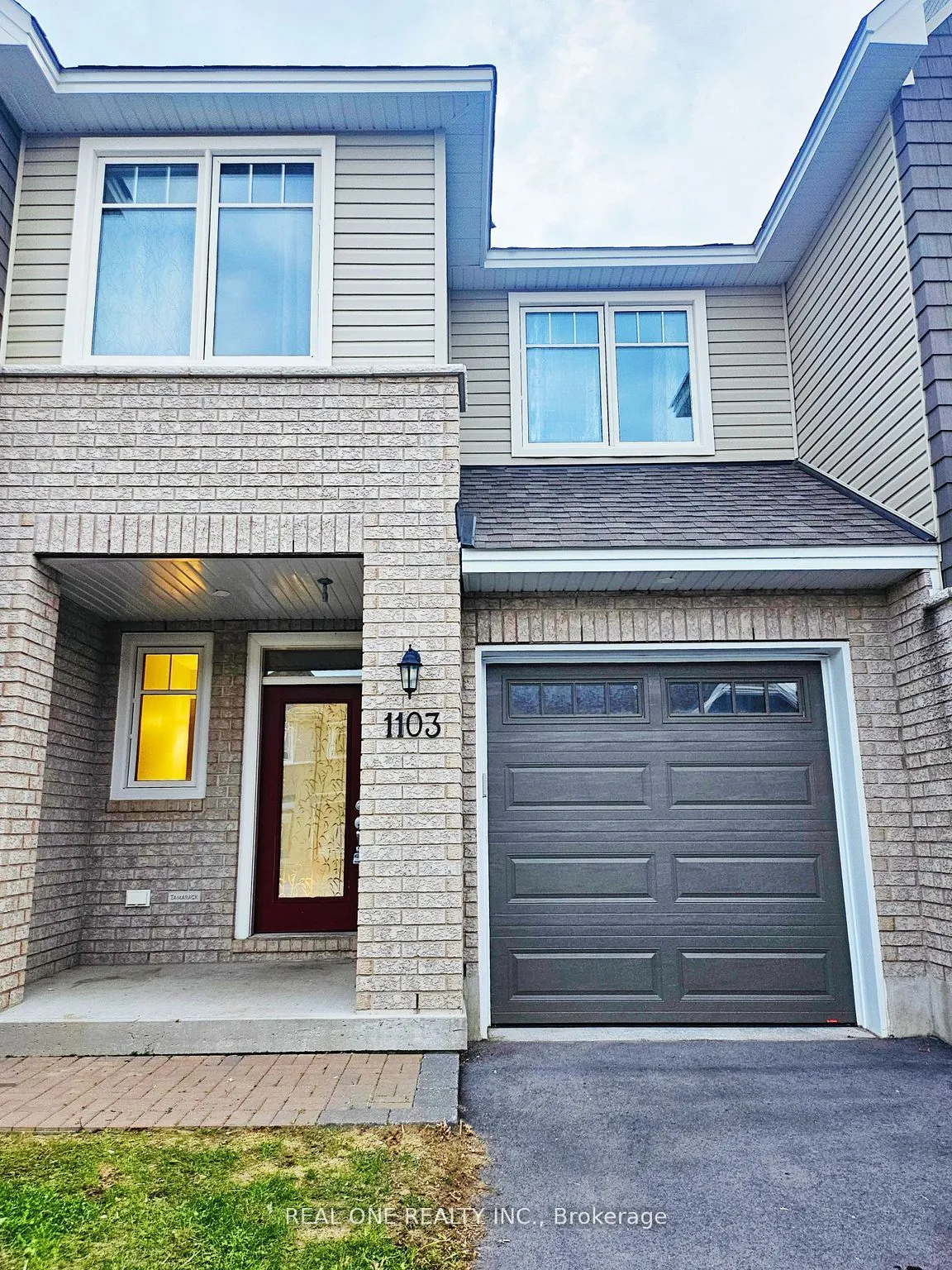 1103 Barrow Avenue, ON K7M 0G5