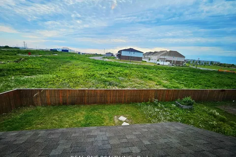 1103 Barrow Avenue, ON K7M 0G5