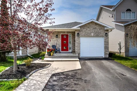 926 Bluffwood Avenue, ON K7K 7K4