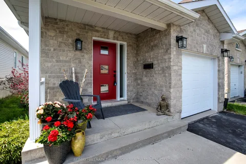 926 Bluffwood Avenue, ON K7K 7K4