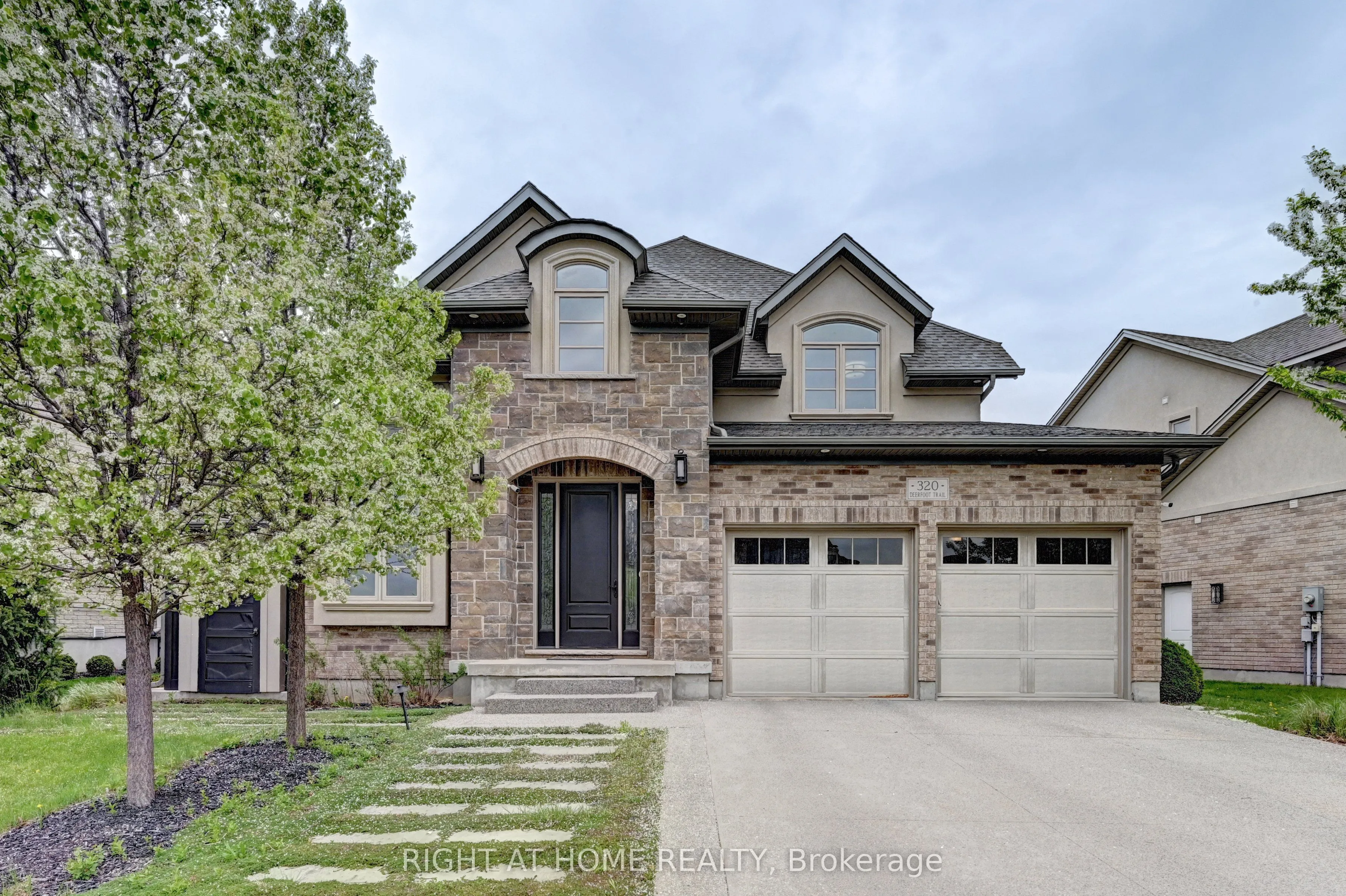 320 Deerfoot Trail, ON N2K 0B4